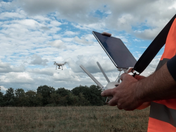 FLY360 est un prestataire de missions par drone dans les pays de loire dans les département 44, 85, 49