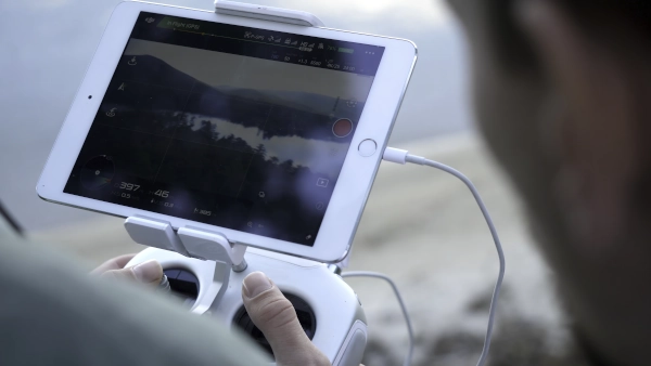 FLY360 effectue des prestations par drone pour de l'audiovisuelle, pour la télévision, pour le cinéma, pour de la publicité sur la région nantaise